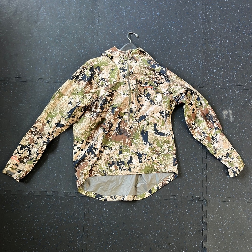Sitka flash pull over